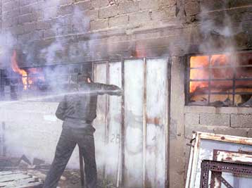 Στις φλόγες τυλίχθηκε βιοτεχνία στον Ταύρο