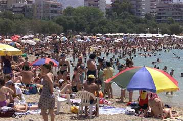 Υπογράφτηκαν οι συμβάσεις για τις ιδιωτικές ακτές