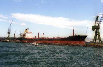 Συνδιοίκηση προτείνει ο όμιλος Ταβουλάρη στην HDW για τα Ναυπηγεία Σκαραμαγκά