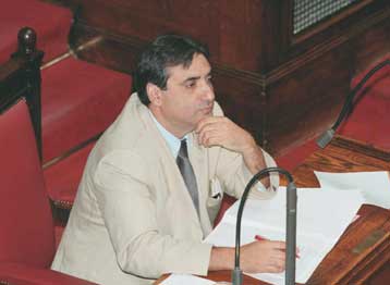 Αύξηση των μικρών επιδομάτων και πάγωμα των μεγάλων, σχεδιάζει το υπουργείο Εσωτερικών