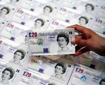 Απρόσμενη μείωση των επιτοκίων από την Τράπεζα της Αγγλίας