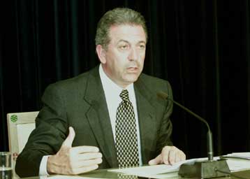 Βοήθεια στους σεισμόπληκτους υποσχέθηκε ο δήμαρχος Αθηναίων