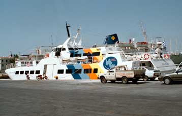 Δεμένα τα ταχύπλοα πλοία λόγω των ισχυρών ανέμων στο Αιγαίο