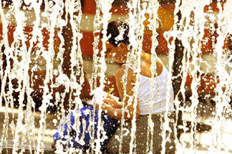 Καύσωνας εν όψει: Δέκα τρόποι για να τον ξεπεράσετε ανώδυνα και απολαυστικά…