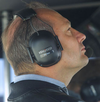 Kατά μέτωπον επίθεση του R.Dennis σε M.Schumacher και FIA