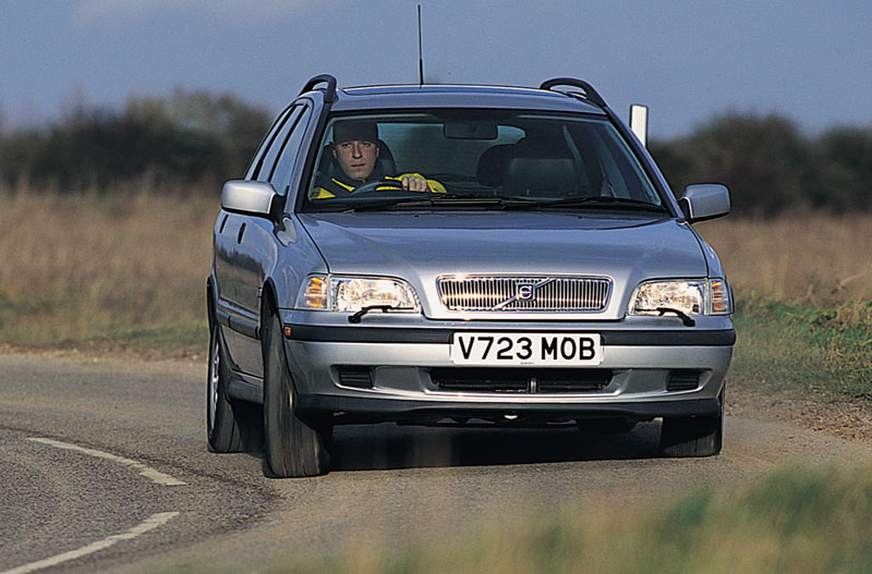 Yποχρεωτικά φώτα και την ημέρα επιβάλλει η ΕΕ