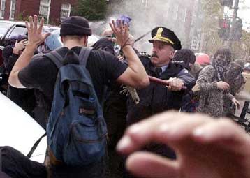 Μικροεπεισόδια στις αντιπολεμικές διαδηλώσεις της Ουάσινγκτον