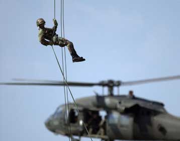 Βρετανοί και Αμερικανοί κομάντος διεξάγουν επιχειρήσεις στο Αφγανιστάν