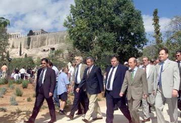 Τον πεζόδρομο της Δ.Αρεοπαγίτου εγκαινίασε ο πρωθυπουργός