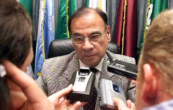 Υποχωρεί το Μπρεντ, καθώς ο ΟΠΕΚ διατηρεί αμετάβλητη την παραγωγή πετρελαίου