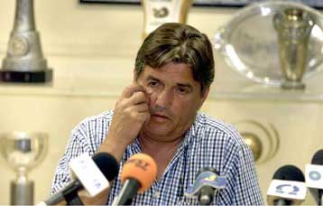 Ο Ανρί Μισέλ εν αναμονή του Ιωνικού και του Ίβιτς