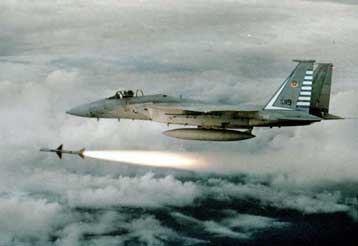 Αεροσκάφη χτυπούν το Ιράκ, ενώ αποκαλύπτονται οι δεσμοί του με τον Μπιν Λάντεν