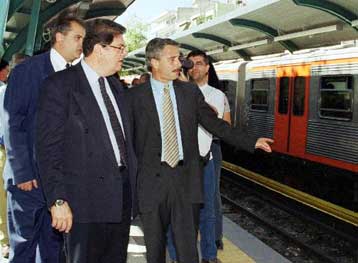 Νέα όψη θα αποκτήσουν όλοι οι σταθμοί του ΗΣΑΠ έως το 2003, ανακοίνωσε ο Χ.Βερελής