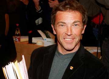 Δρακόντεια μέτρα για τον Γεργκ Χάιντερ στην Τούμπα – Υποδοχή με διαδηλώσεις