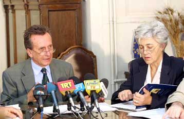 Εντός των στόχων ο προϋπολογισμός του 2001, επιβράδυνση της ανάπτυξης το 2002 «βλέπει» ο Γ.Δρυς