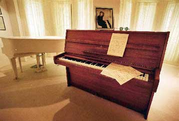 Φανταστείτε την ειρήνη, προτρέπει η Γιόκο Όνο, διά στίχων Τζον Λένον