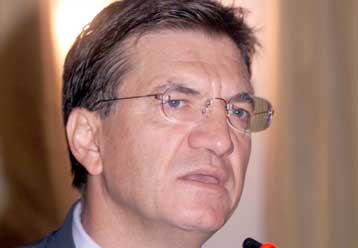 Επίδομα αγοράς Η/Υ σε εκπαιδευτικούς που θα παρακολουθήσουν τα σχετικά προγράμματα