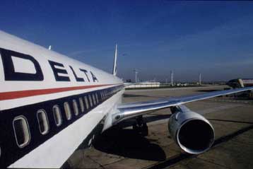 Delta Airlines, Air Canada, Bombardier στο χορό των απολύσεων