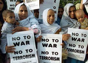 Δώδεκα τραυματίες στο Πακιστάν από χειροβομβίδα που ρίχτηκε σε διαδήλωση