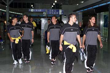 Με προσδοκίες πρόκρισης πέταξε η ΑΕΚ για τη Σκοτία