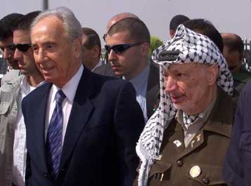 Εκεχειρία συμφωνήθηκε από Πέρες και Αραφάτ, που θα βρεθούν ξανά σε μία εβδομάδα