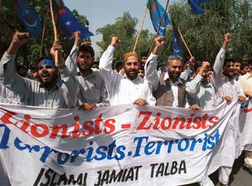 Αφγανοί διαδηλωτές έκαψαν την αμερικανική πρεσβεία στην Καμπούλ