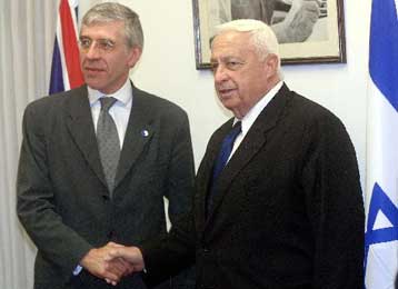 Πραγματοποιήθηκε τελικά η συνάντηση του Τζακ Στρο με τον Ισραηλινό πρωθυπουργό