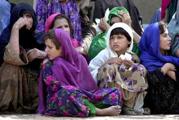 Ο Κόφι Ανάν καλεί τους γείτονες του Αφγανιστάν να ανοίξουν τα σύνορά τους στους πρόσφυγες