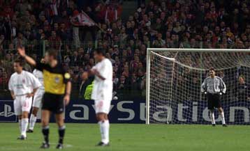 Πλήρωσε τα λάθη του με ήττα 3-1 από τη Λιλ ο Ολυμπιακός