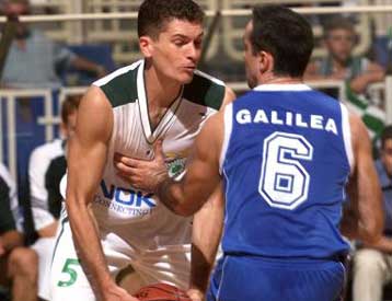 Νοκ άουτ ο Καλαϊτζής αφού τραυματίστηκε στο γόνατο