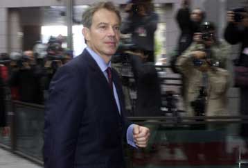 Θα γίνουμε εχθροί εάν κρύβετε τον Μπιν Λάντεν, δηλώνει στους Ταλεμπάν ο Μπλερ