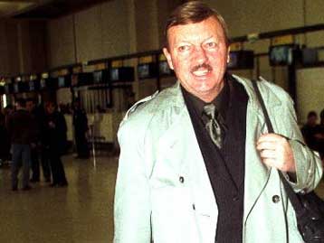 Ο Γκέραρντ στον πάγκο του ΑΠΟΕΛ αντί του (απολυθέντος) Μάικ Ουόκερ