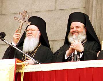 Νέα κλιμάκωση στις σχέσεις Φαναρίου – Αθηνών προκαλούν οι επιστολές Χριστόδουλου προς τον Βαρθολομα