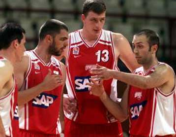 Ο Ολυμπιακός περιμένει τον Φέμερλιγνκ, που πιθανότατα γλιτώνει το… νυστέρι