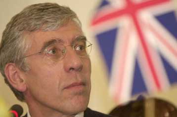 Τις προθέσεις του Ιράν στο θέμα της τρομοκρατίας σφυγμομετρεί ο Βρετανός υπουργός Εξωτερικών