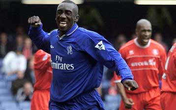 Η Λιντς με περίπατο στην πρώτη θέση της premier league