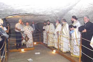 «Όσο πιο κοντά έρχεστε στην Εκκλησία, τόσο πιο πολύ ευεργετείστε» ανάφερε από τη Μήλο ο Αρχιεπίσκοπ