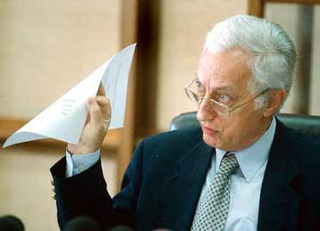 Δεν απειλούνται οι ελευθερίες από το νέο πλαίσιο κατά της τρομοκρατίας, διαβεβαιώνει ο Μ.Σταθόπουλο