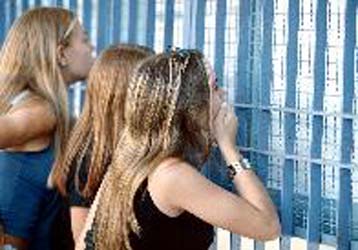 Η εξεταστέα ύλη στα χέρια των μαθητών 10 μήνες πριν τις εξετάσεις