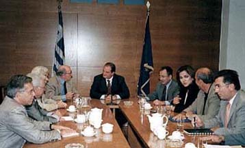 Η Ελλάδα να επιδείξει ουσιαστική αλληλεγγύη στις ΗΠΑ, ζητά ο Καραμανλής