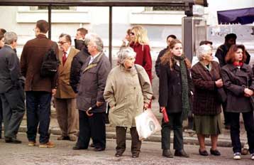 Στάσεις εργασίας θα πραγματοποιήσουν την Πέμπτη οι εργαζόμενοι στα μπλε λεωφορεία