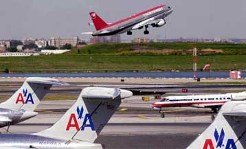 Βοήθεια 24 δισ. δολαρίων ζητούν οι αμερικανικές αεροπορικές εταιρείες