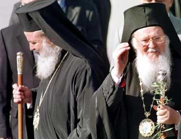 Θλίψη και αγανάκτηση προκάλεσαν στην Ιερά Σύνοδο Φαναρίου οι επιστολές Χριστόδουλου