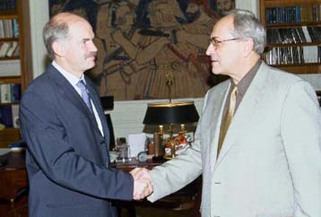 Να μην εμπλακεί η Ελλάδα σε πολεμικές επιχειρήσεις ζήτησαν Κωνσταντόπουλος και Παπαρήγα