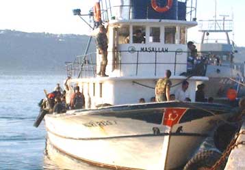 Φρεγάτα του πολεμικού ναυτικού θα περισυλλέξει τους Ιρακινούς λαθρομετανάστες στη Λευκάδα