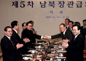 Οι δύο Κορέες ανακοινώνουν συναντήσεις οικογενειών και συνομιλίες σε επίπεδο υπουργών