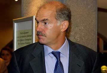 Συναντήσεις με τους αρχηγούς των πολιτικών κομμάτων ξεκινά ο Γ.Παπανδρέου