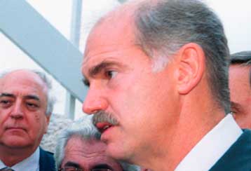 Πρέπει να δούμε τις αιτίες του φαινομένου της τρομοκρατίας, δηλώνει ο Γ.Παπανδρέου