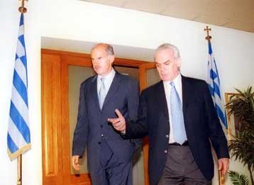 Τους όρους για το «ναι» στο χτύπημα του ΝΑΤΟ διευκρινίζουν οι υπουργοί Εξωτερικών και Αμυνας