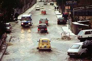 Τρεις τραυματίες από κατάρρευση κτιρίου στο κέντρο της Νάπολης